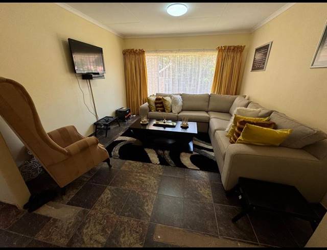 3 BEDROOM TOWNHOUSE FOR SALE IN BIRCHLEIGH NORTH